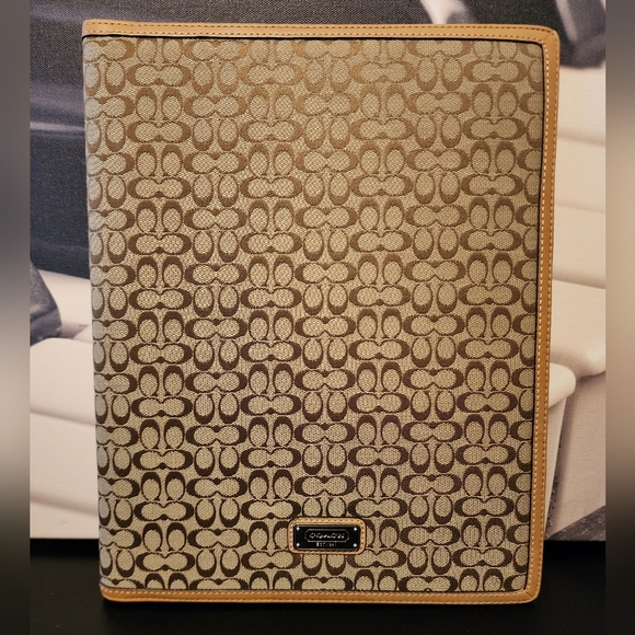 GUC COACH Signature Portfolio 70299 Retail $158 - Picture 1 of 6